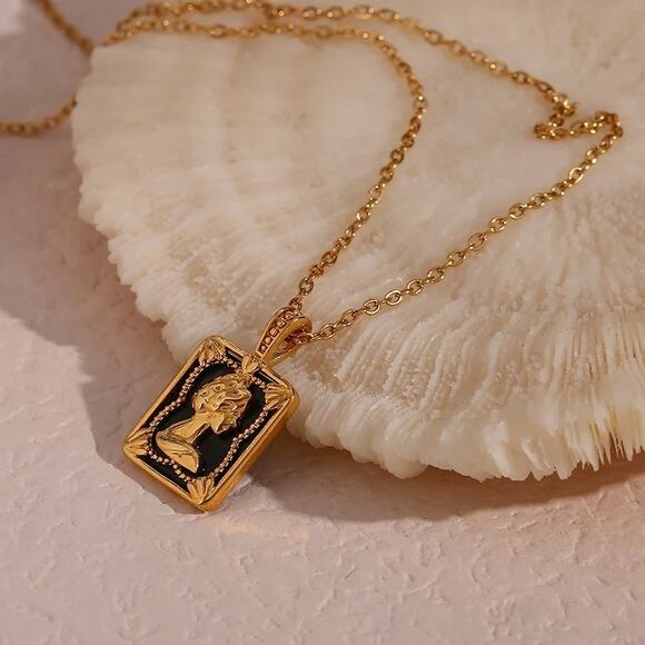 Vintage Queen Elizabeth Pendant Necklace 18K Gold Plated Stainless Steel - Picture 4 of 8